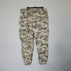 SO Womans Green Camouflage Cargo Pants